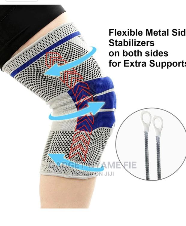 Knee Brace Compression Sleeve · Photo 3