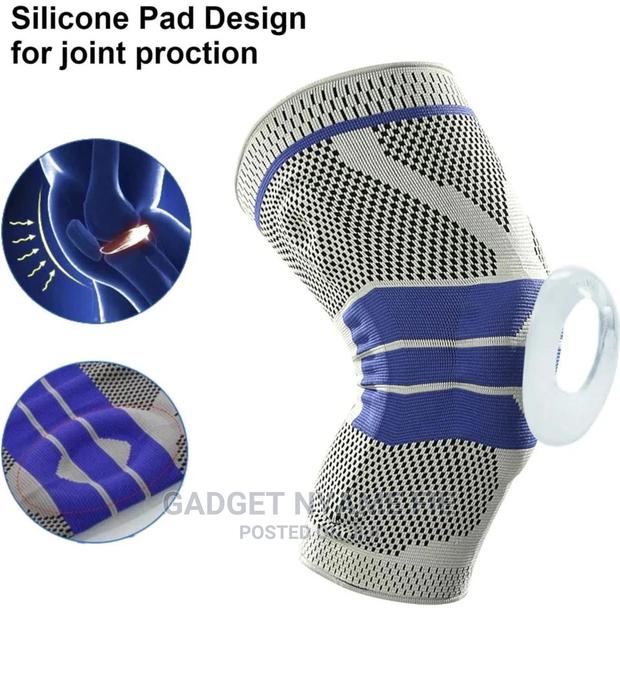 Knee Brace Compression Sleeve · Photo 4