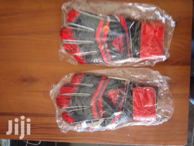 Goal Keepers Gloves · Photo 1