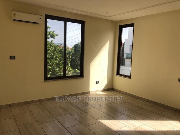 3 Bedroom Store House With Swimming Pool At Lakeside Estate · Photo 3