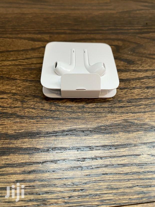 Apple Lightning Earpods Headphones photo 3