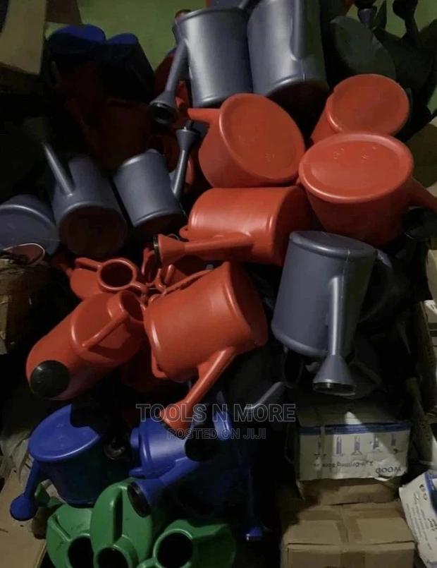 10 Litre Watering Can · Photo 2