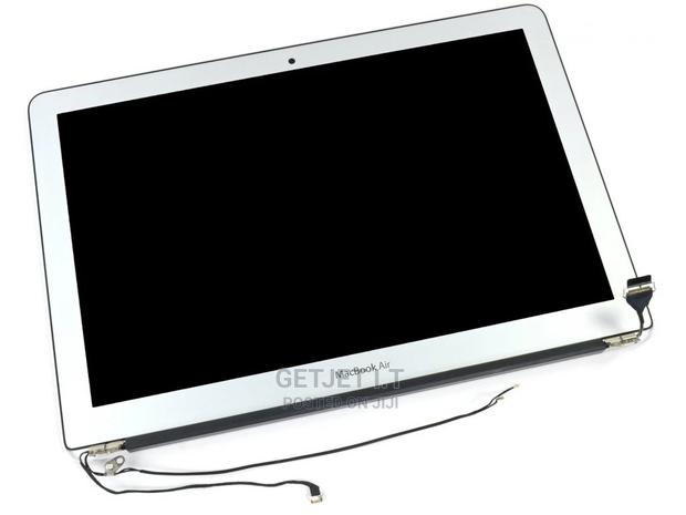 Macbook Air Screens Replacement From All Year Models · Photo 1