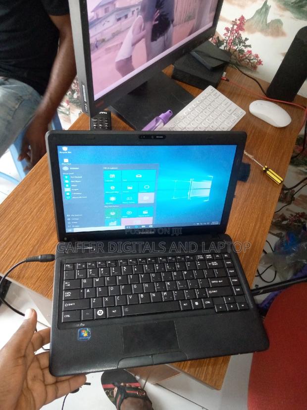 Laptop Toshiba Satellite C665 4GB Intel Core I3 HDD 128GB · Photo 1