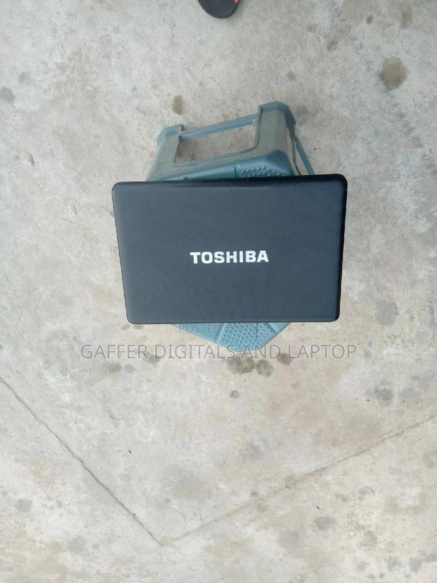 Laptop Toshiba Satellite C665 4GB Intel Core I3 HDD 128GB · Photo 2