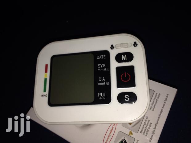 Fully Automatic Blood Pressure Monitor · Photo 2
