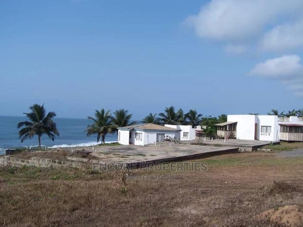 Beachfront Property At Cape Coast · Photo 2