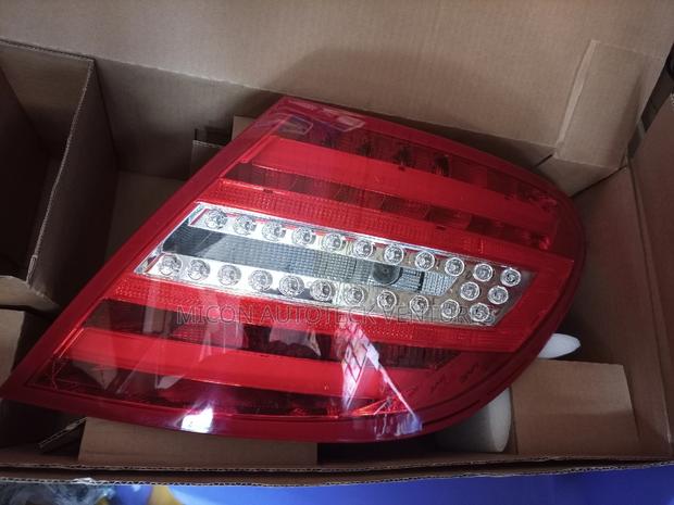 Mercedes Benz W204 Taillights Lead photo 3