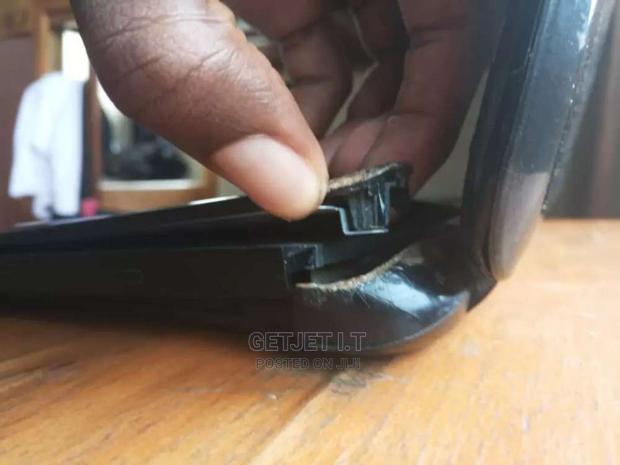 Hinges Of Laptops Repair Instantly And Case Replacement · Photo 3
