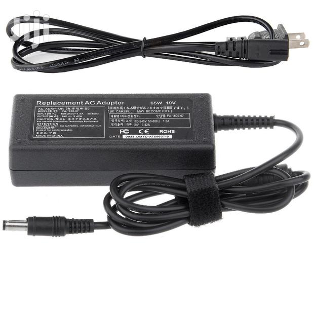 Toshiba Satellite 19V 3.42A, 65W AC Adapter · Photo 2