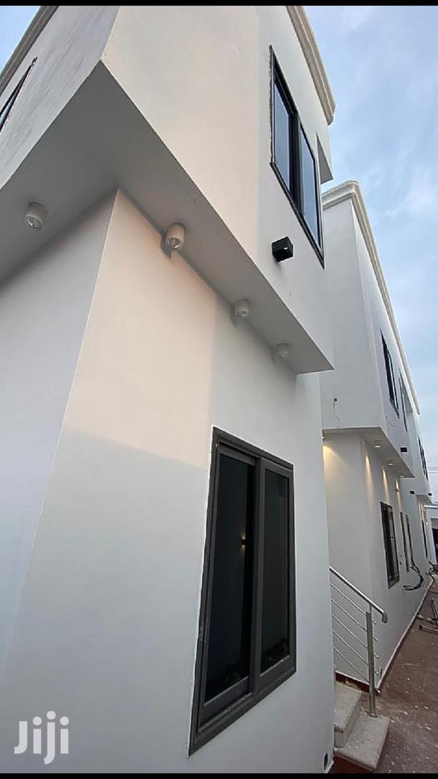 Neat 6 Bedroom House For Sale In Tema · Photo 3