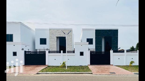 Neat 6 Bedroom House For Sale In Tema · Photo 1