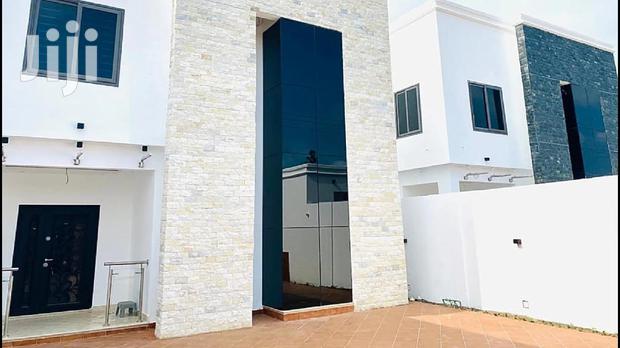 Neat 6 Bedroom House For Sale In Tema · Photo 4