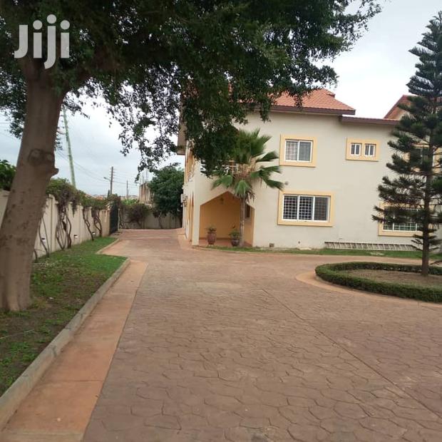 5 Bedroom House+Boys Qtr on Two Half Plot in East Eegon · Photo 2