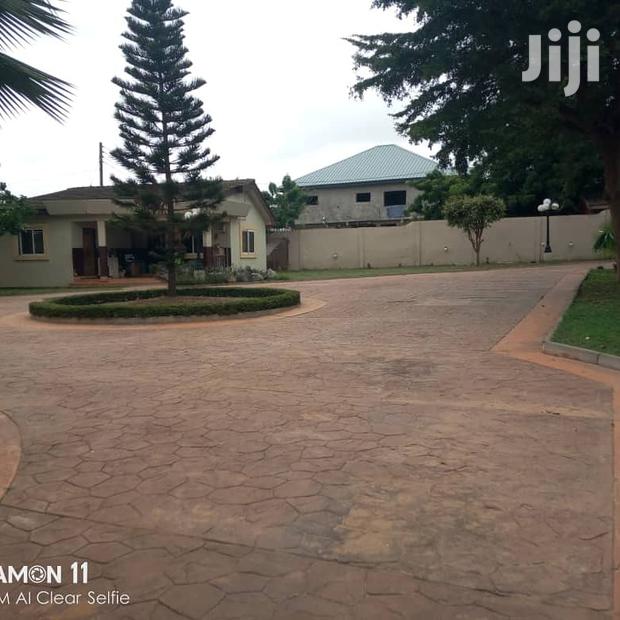 5 Bedroom House+Boys Qtr on Two Half Plot in East Eegon · Photo 3