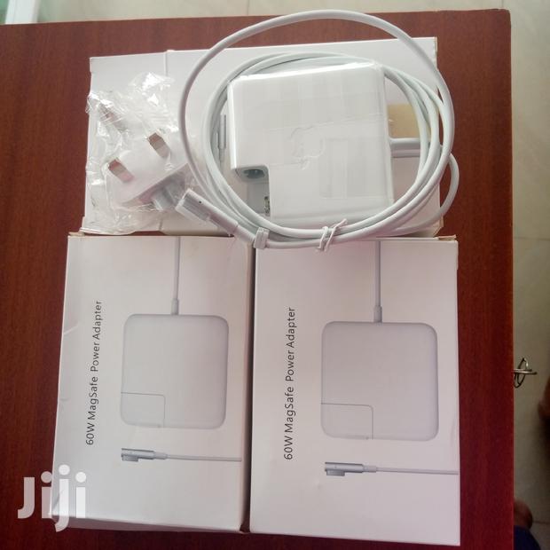 Original Macbook Pro Charger · Photo 3