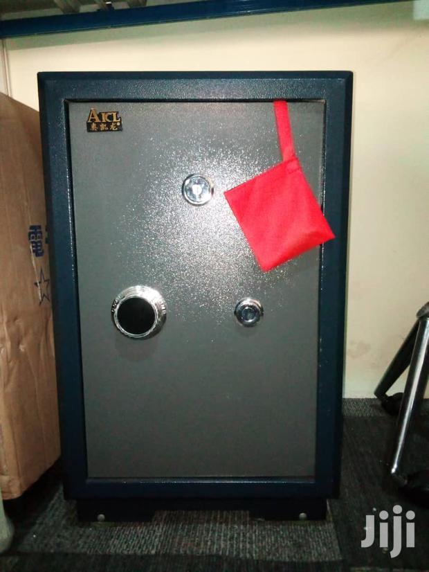 Metal Safe · Photo 2