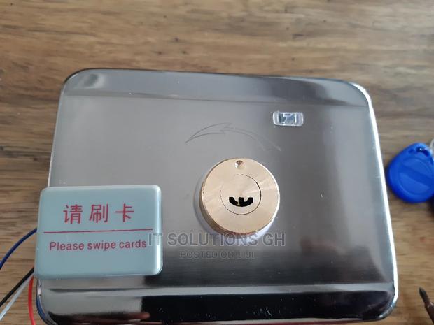 Wifi Door Lock · Photo 1
