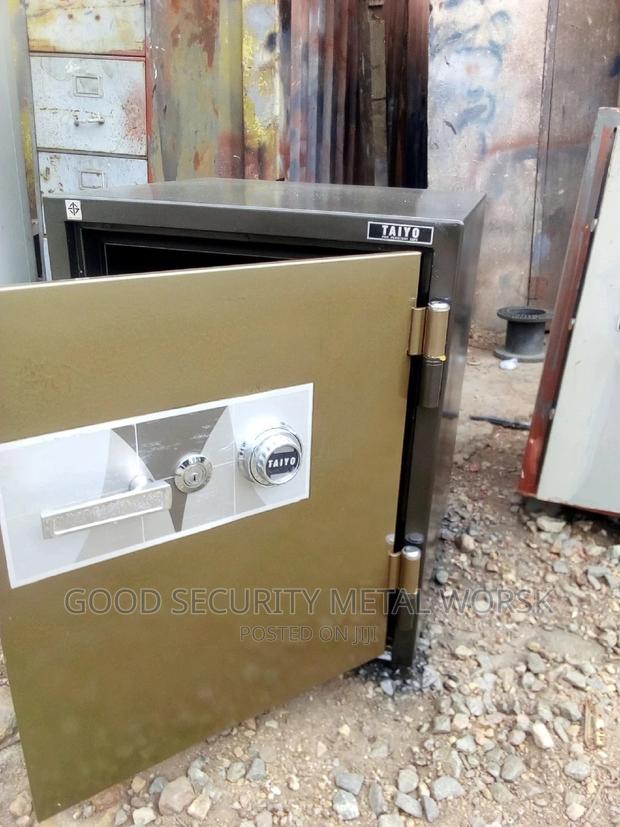 Metal Money Safe · Photo 2