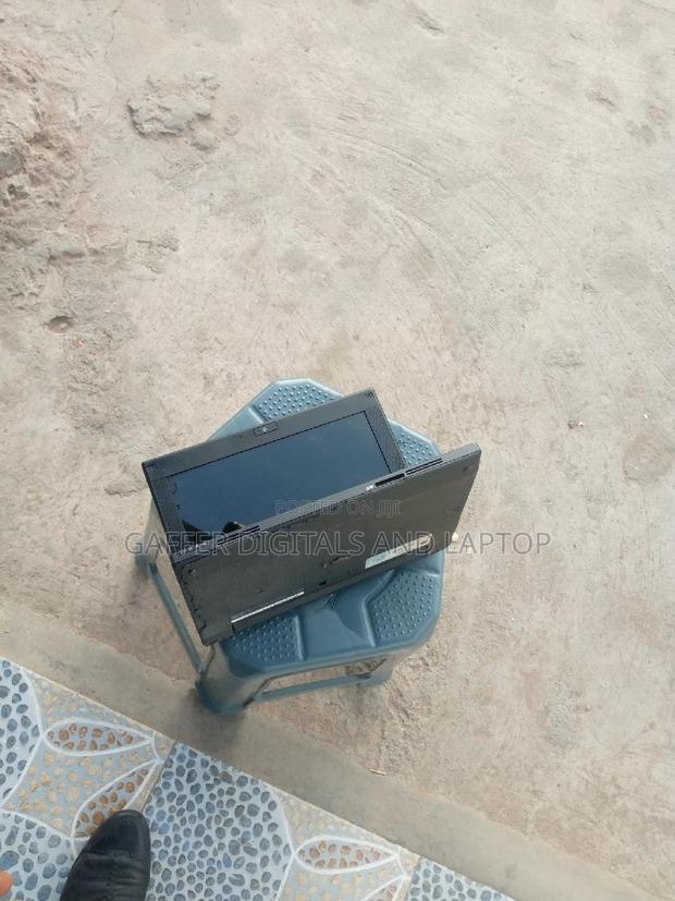Laptop Dell Latitude 2110 2GB Intel Atom HDD 128GB · Photo 2