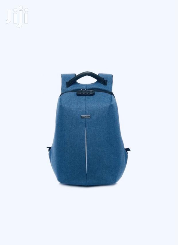 Defender-13 Anti-Theft Backpack With USB Charging Port(Blue) · Photo 4