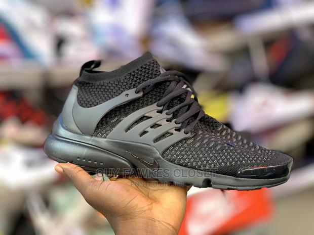 Nike Presto Triple Black · Photo 4
