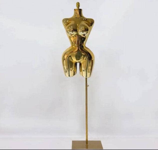 Golden Bbl mannequin