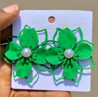 Green flower-shaped earring with a pearl center